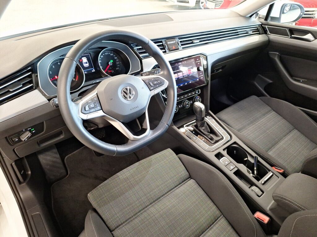 Volkswagen Passat 2020 Valkoinen