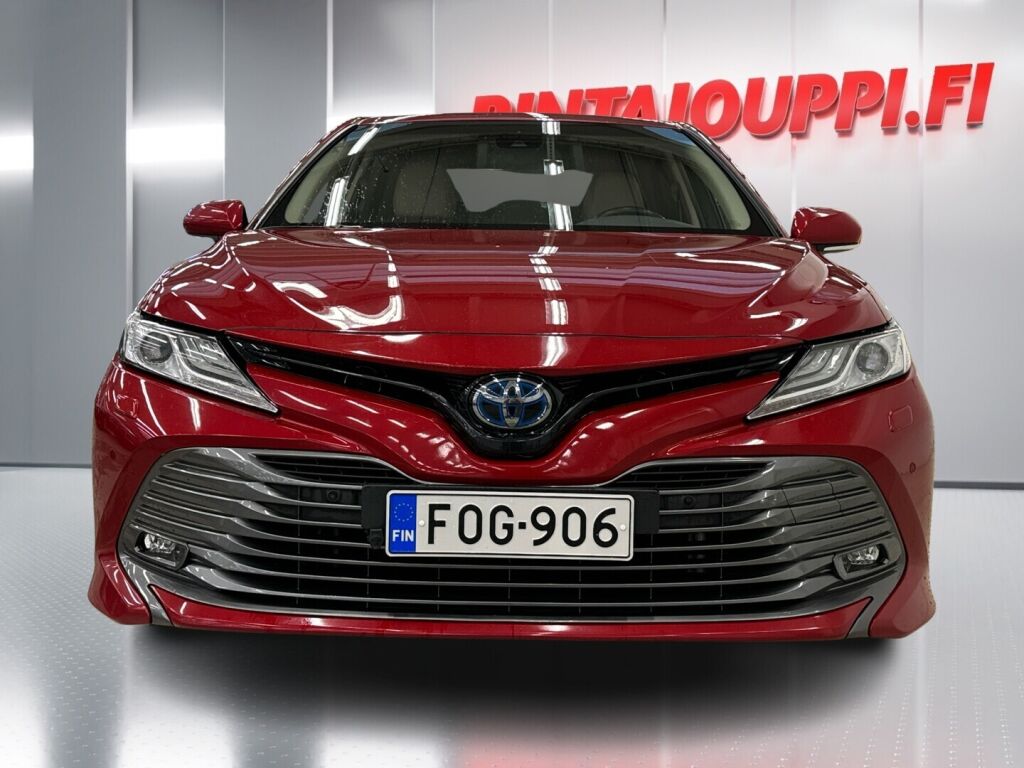 Toyota Camry 2020 Punainen