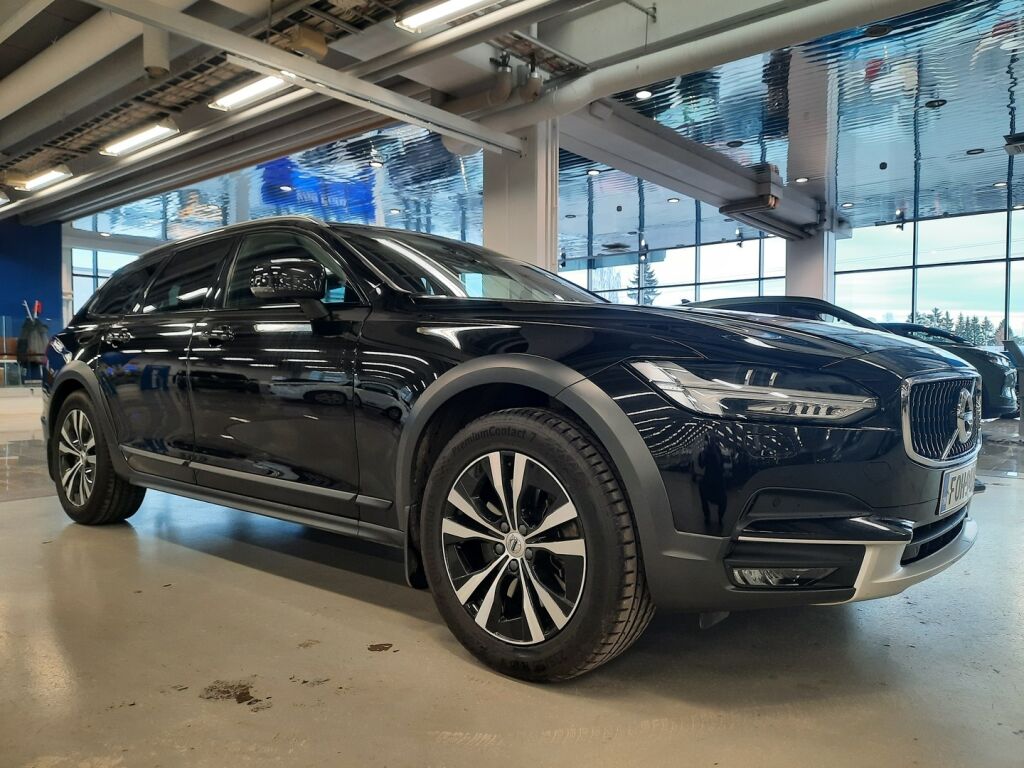 Volvo V90 Cross Country 2019 Musta