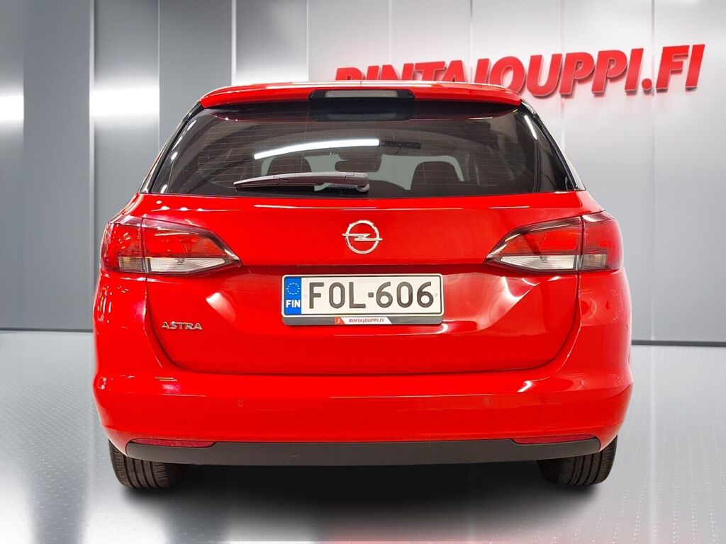 Opel Astra 2020 Punainen