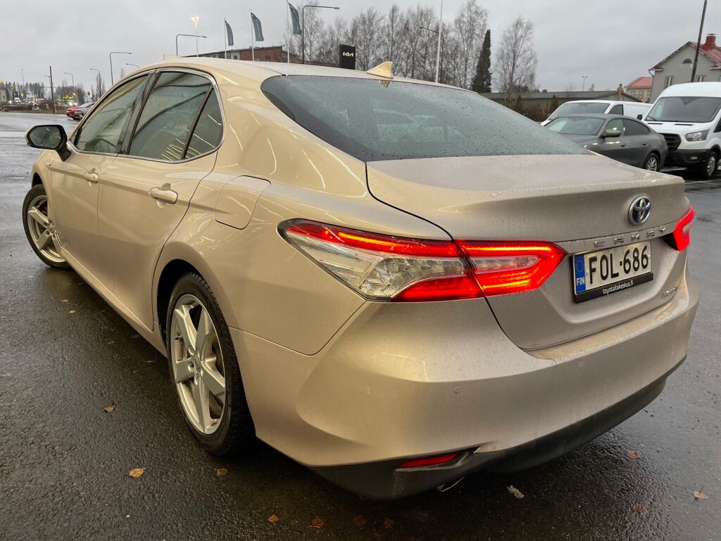 Toyota Camry 2020 Keltainen