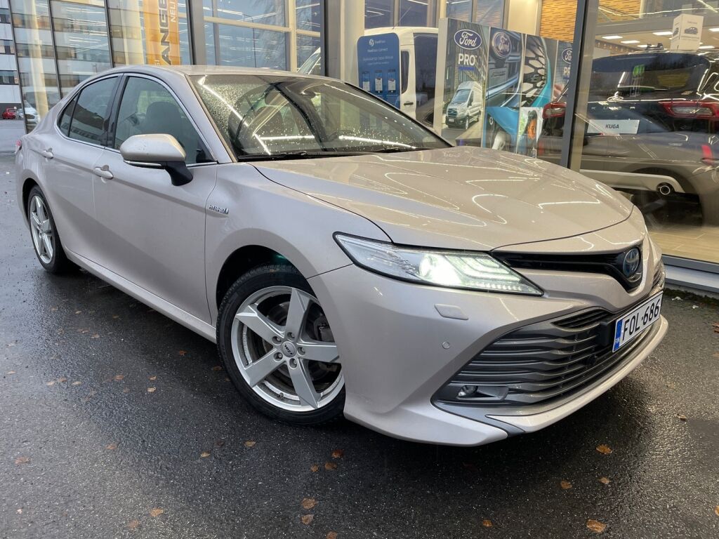 Toyota Camry 2020 Keltainen