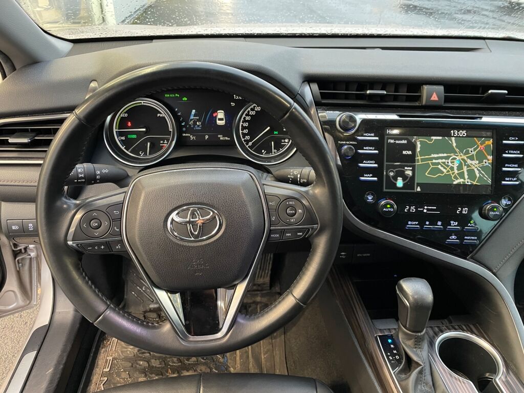 Toyota Camry 2020 Keltainen