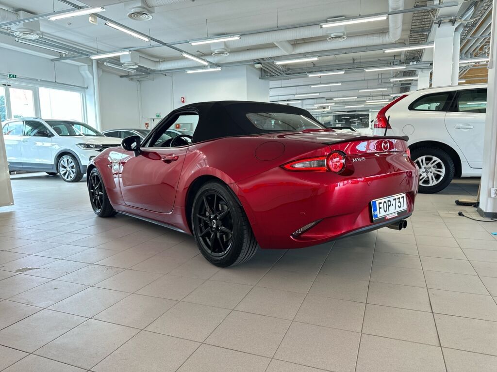 Mazda MX-5 2021 Punainen