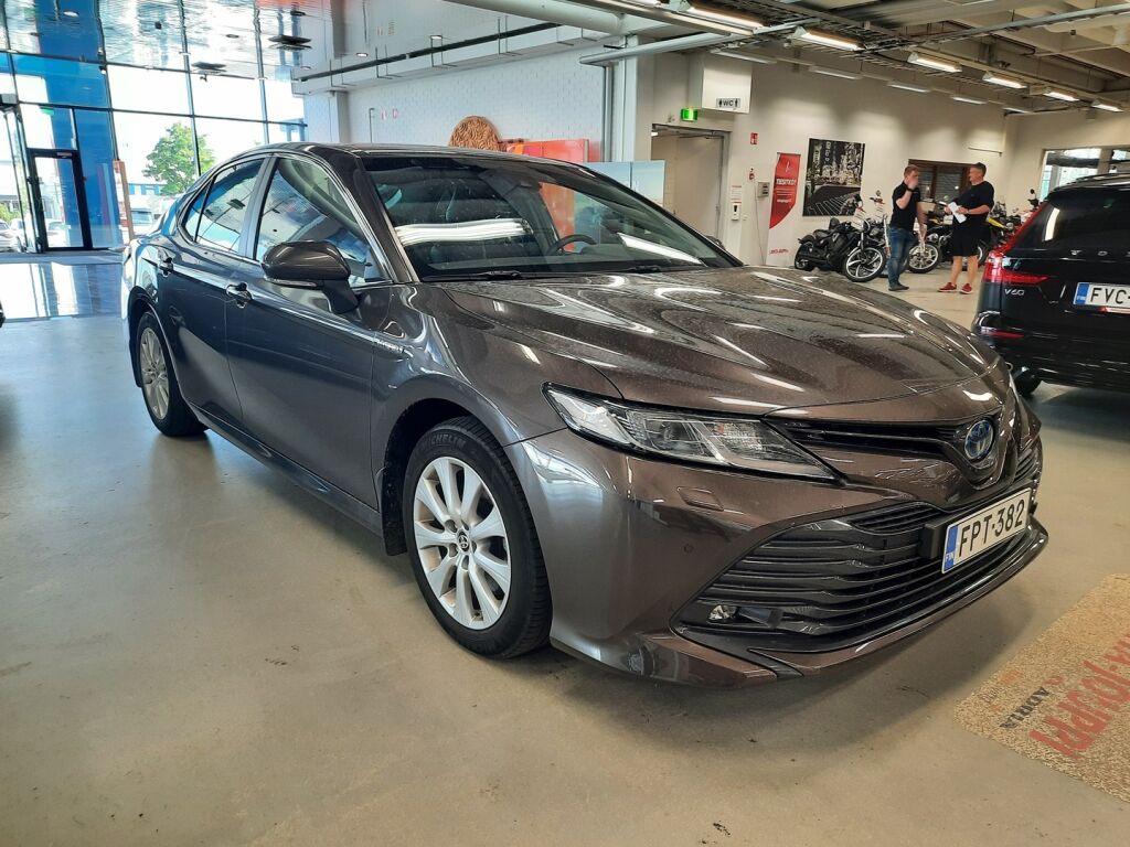 Toyota Camry 2020 Ruskea (beige)