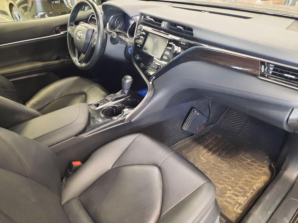 Toyota Camry 2020 Ruskea (beige)