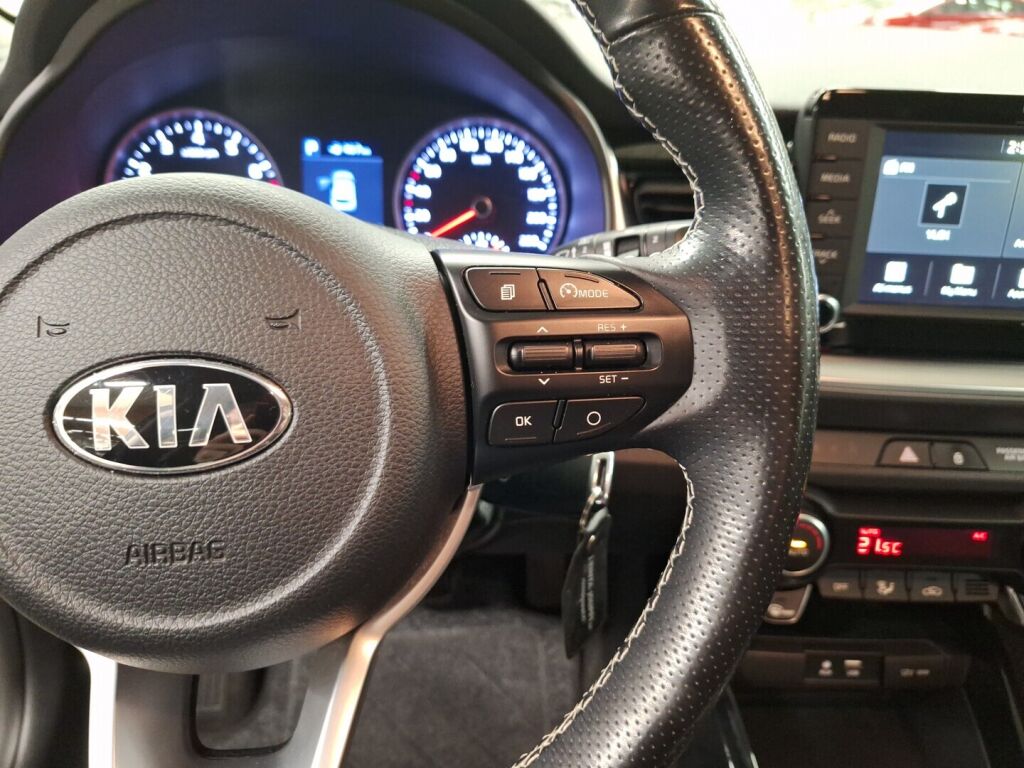 Kia Stonic 2020 Musta