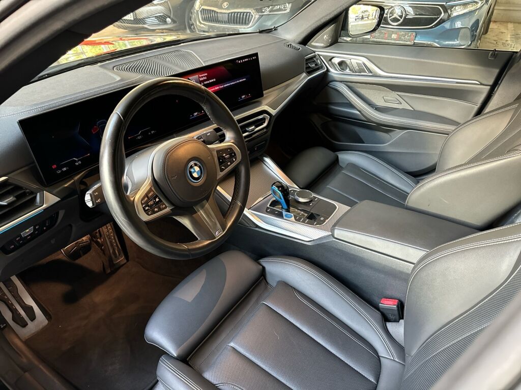 BMW i4 2022 Musta