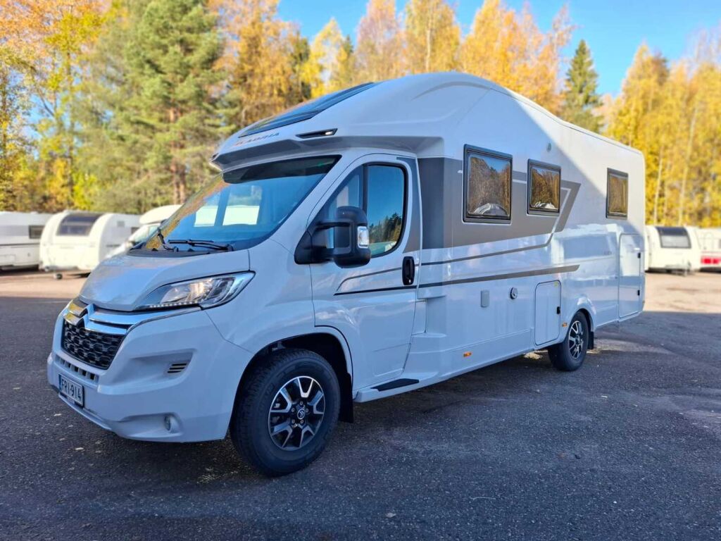 Adria Matrix Axess 670 SC 2023 Valkoinen