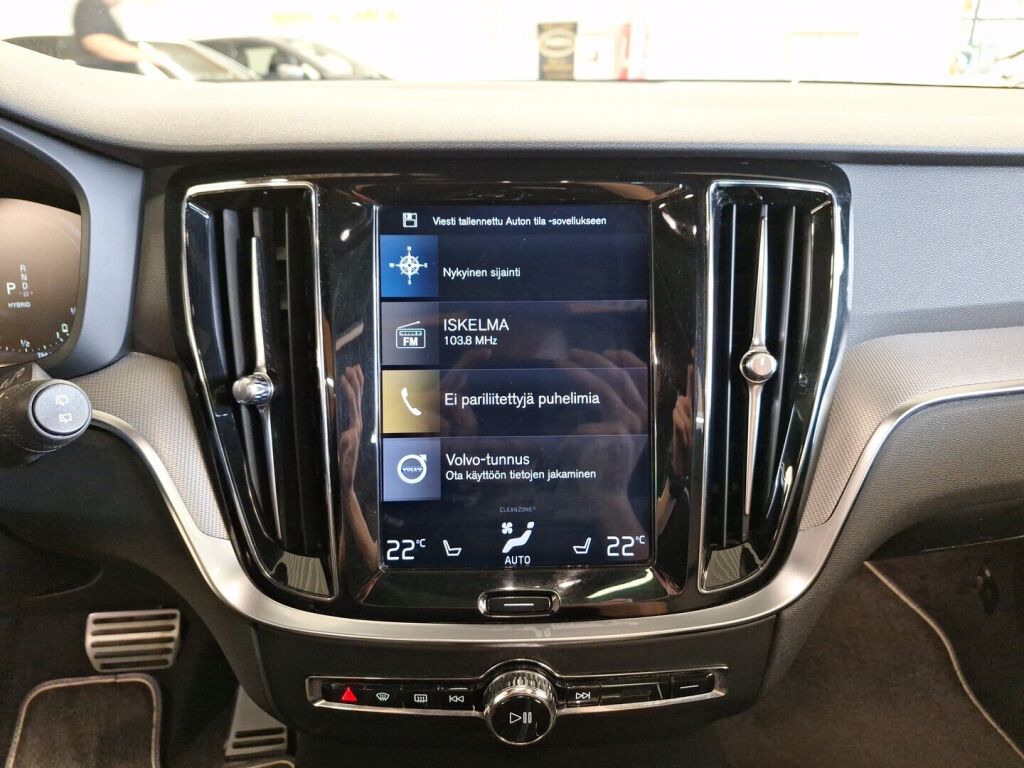 Volvo V60 2019 Musta