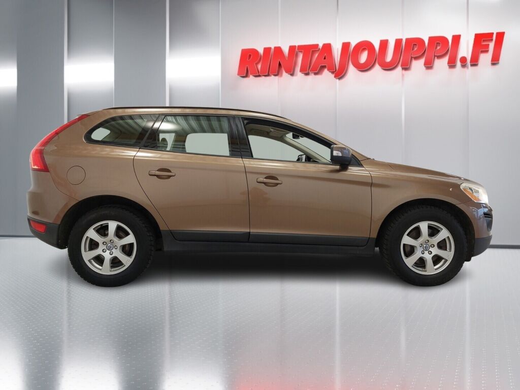 Volvo XC60 2009 Ruskea (beige)