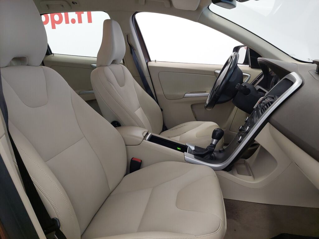 Volvo XC60 2009 Ruskea (beige)