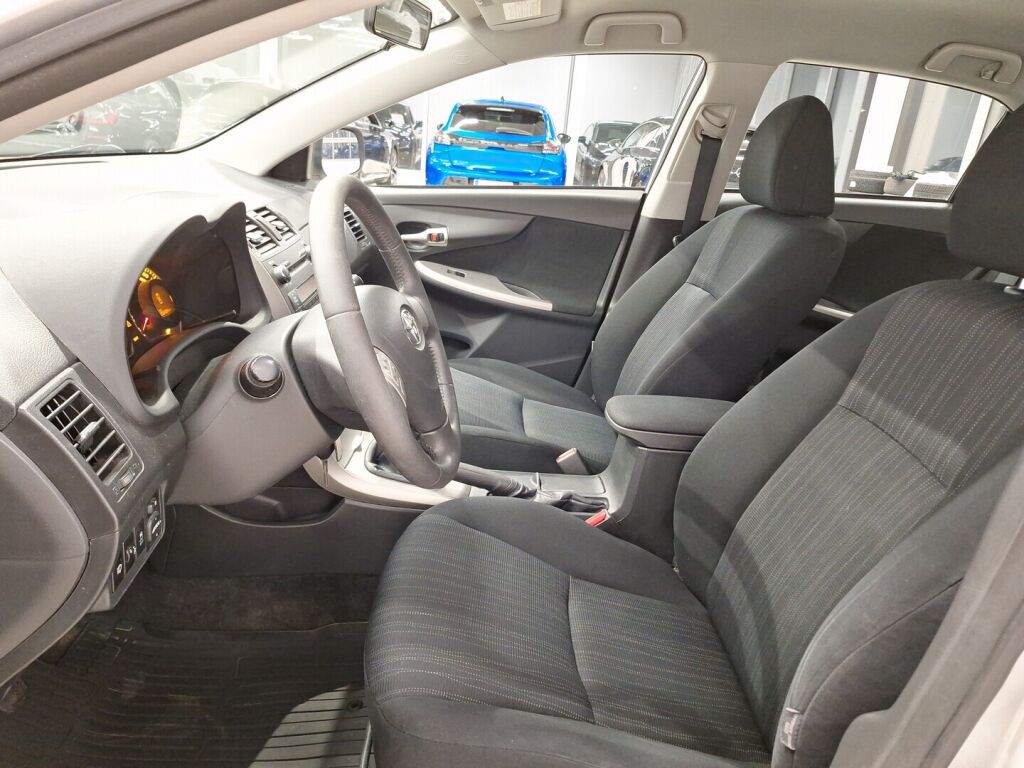 Toyota Corolla 2011 Hopea