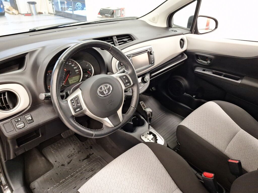 Toyota Yaris 2012 Musta