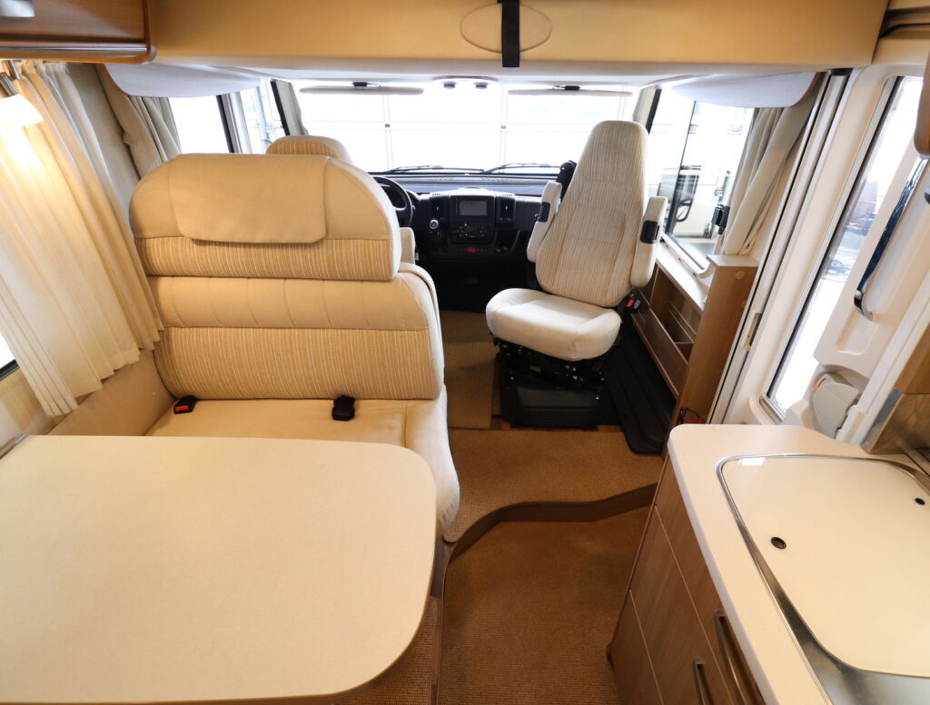 Hymer EXSIS-i 644 2013 Valkoinen