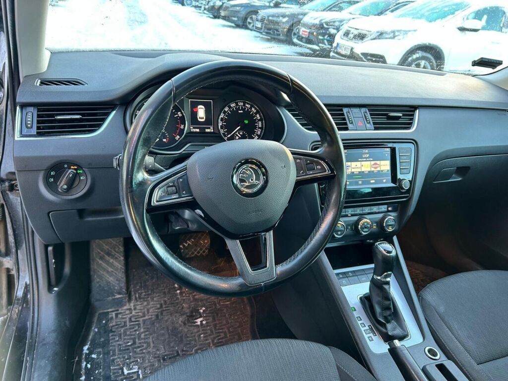 Skoda Octavia 2016 Musta