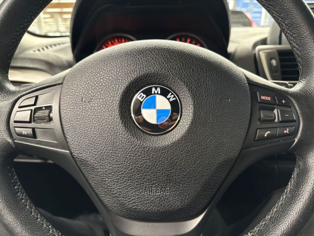 BMW 118 2016 Musta