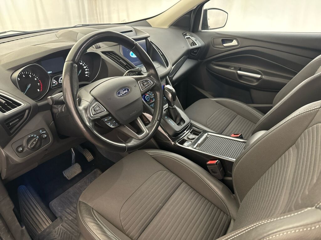 Ford Kuga 2018 Harmaa