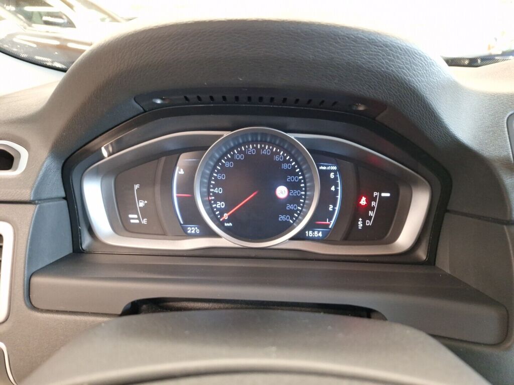 Volvo V70 2015 Musta