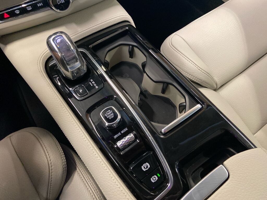 Volvo S90 2019 Musta