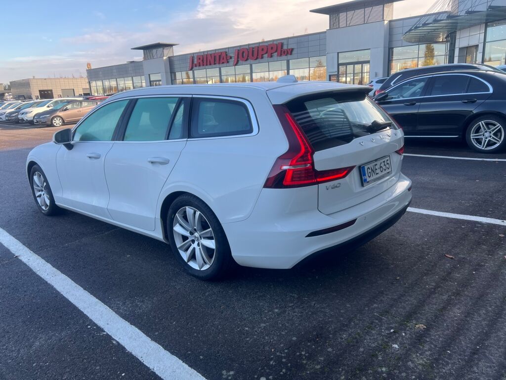 Volvo V60 2019 Valkoinen