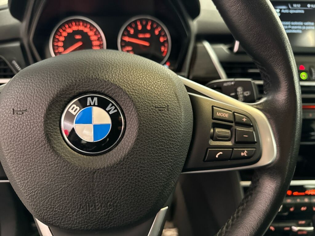 BMW 225 2016 Musta