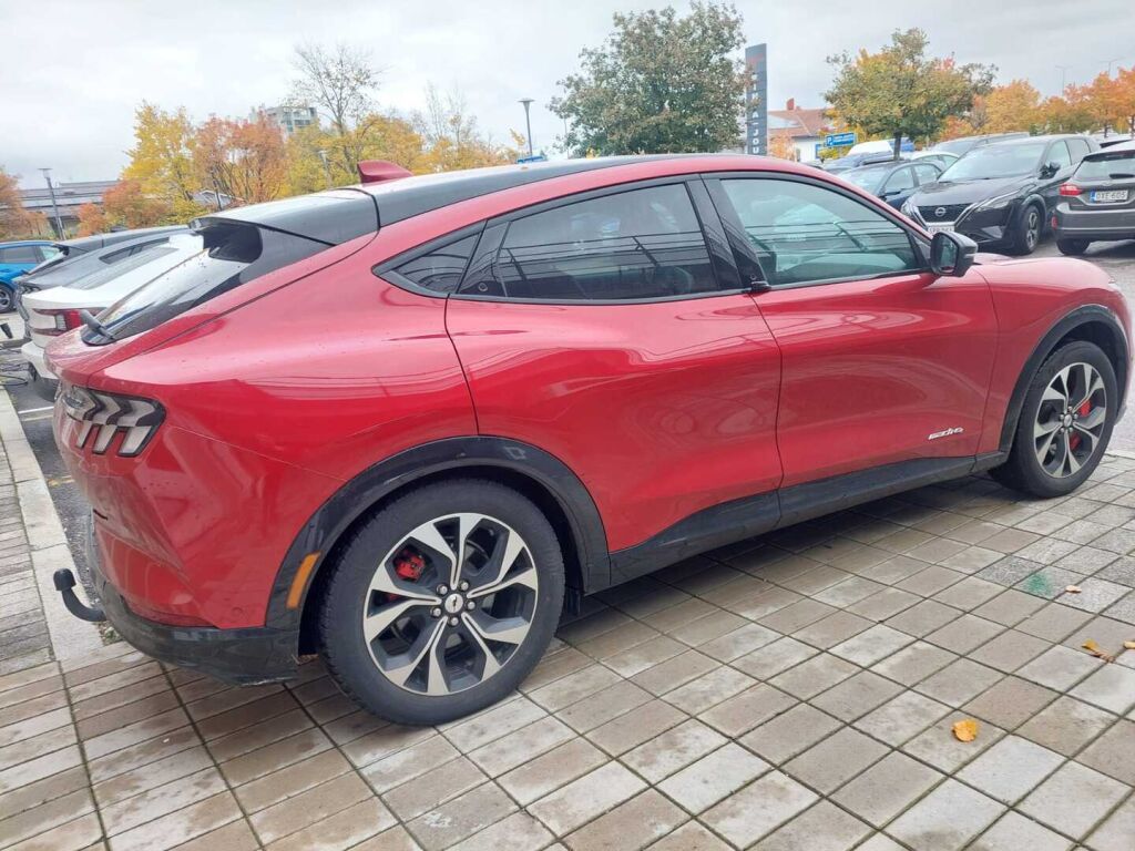 Ford Mustang Mach-E 2021 Punainen