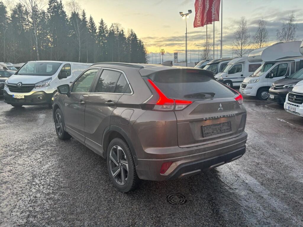 Mitsubishi Eclipse Cross 2023 Metalli ruskea