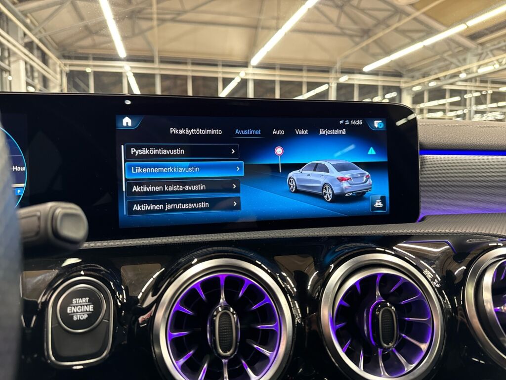 Mercedes-Benz A 2021 Punainen