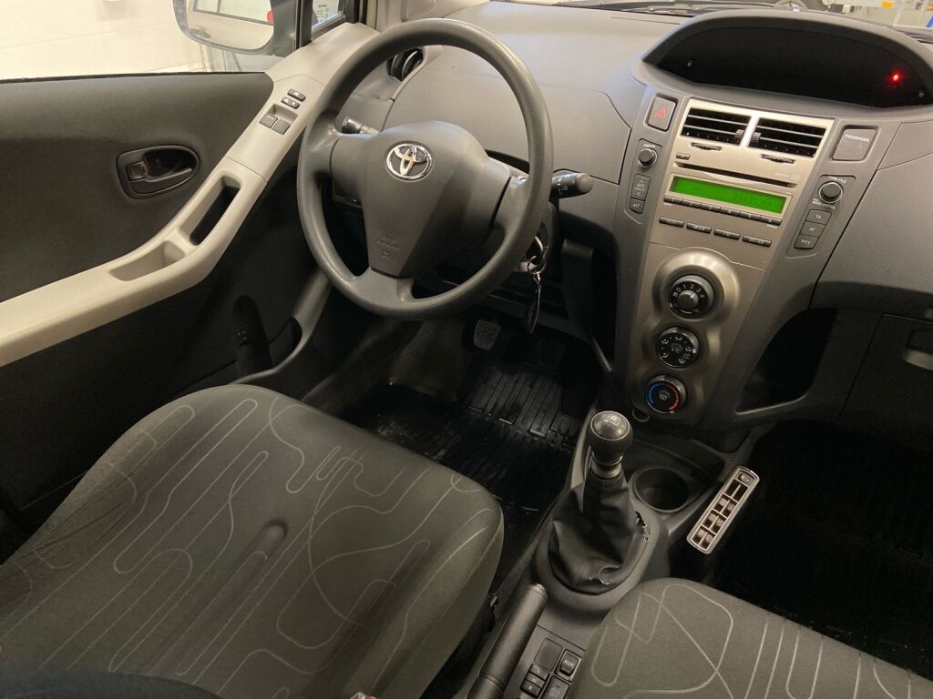 Toyota Yaris 2010 Hopea