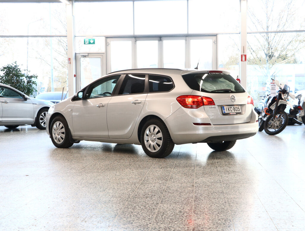 Opel Astra 2011 Hopea