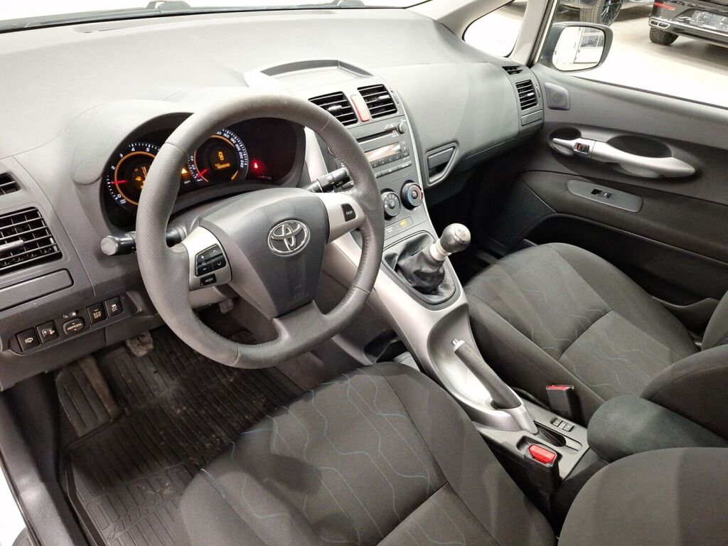 Toyota Auris 2012 Hopea