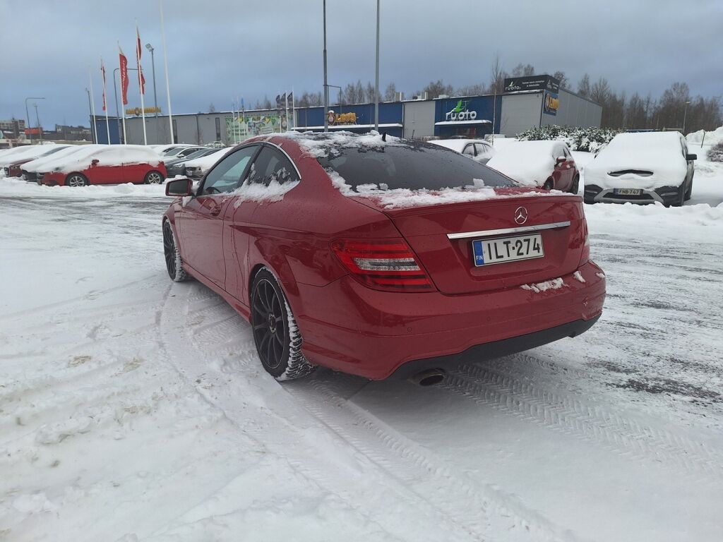 Mercedes-Benz C 2012 Punainen