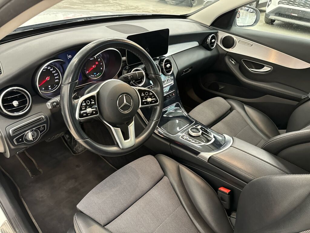 Mercedes-Benz C 2019 Valkoinen