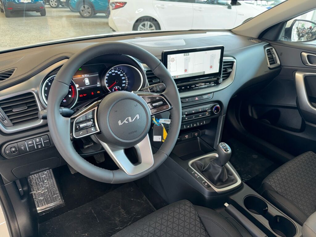 Kia Ceed 2025 Valkoinen