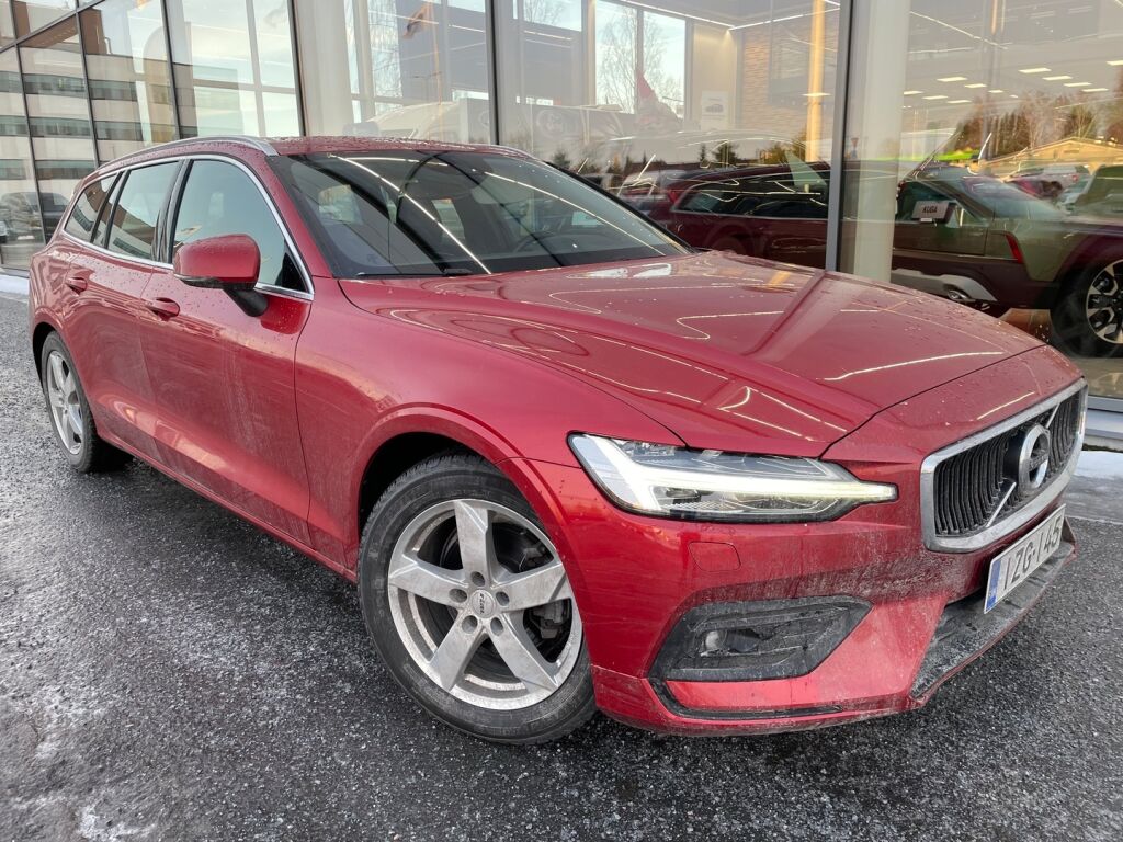 Volvo V60 2021 Punainen