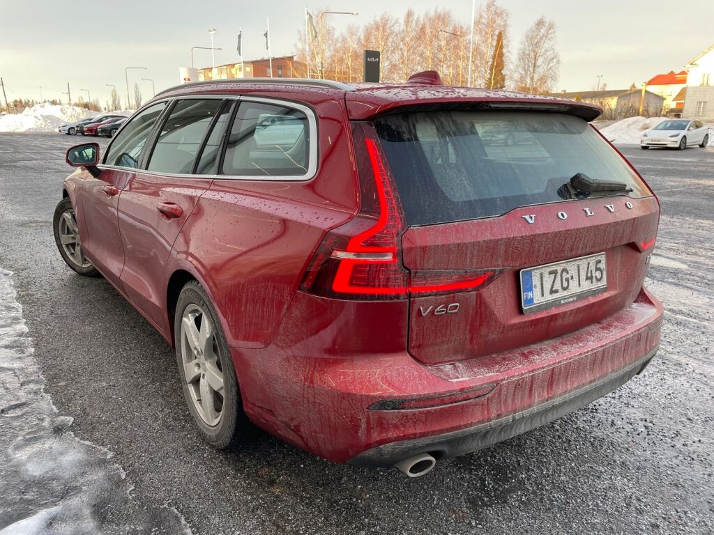 Volvo V60 2021 Punainen