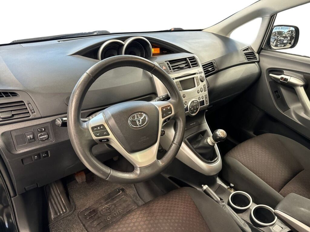 Toyota Verso 2011 Musta