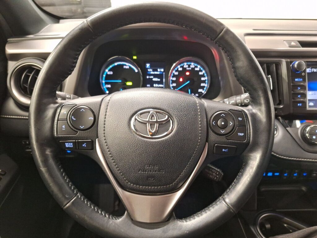 Toyota RAV4 2018 Punainen