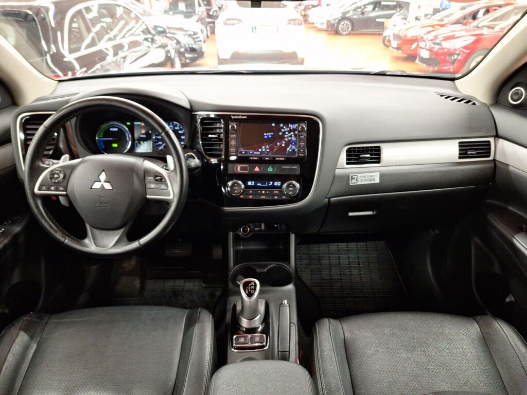 Mitsubishi Outlander 2015 Harmaa