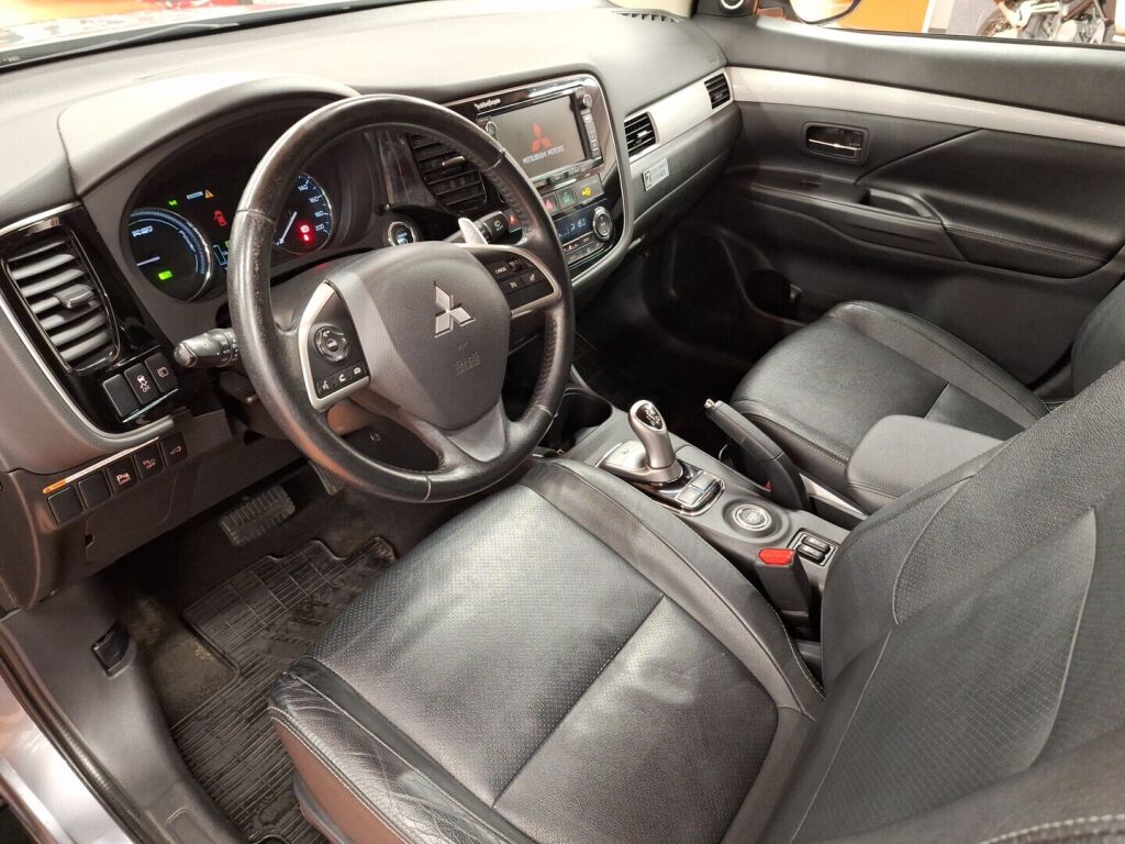 Mitsubishi Outlander 2015 Harmaa