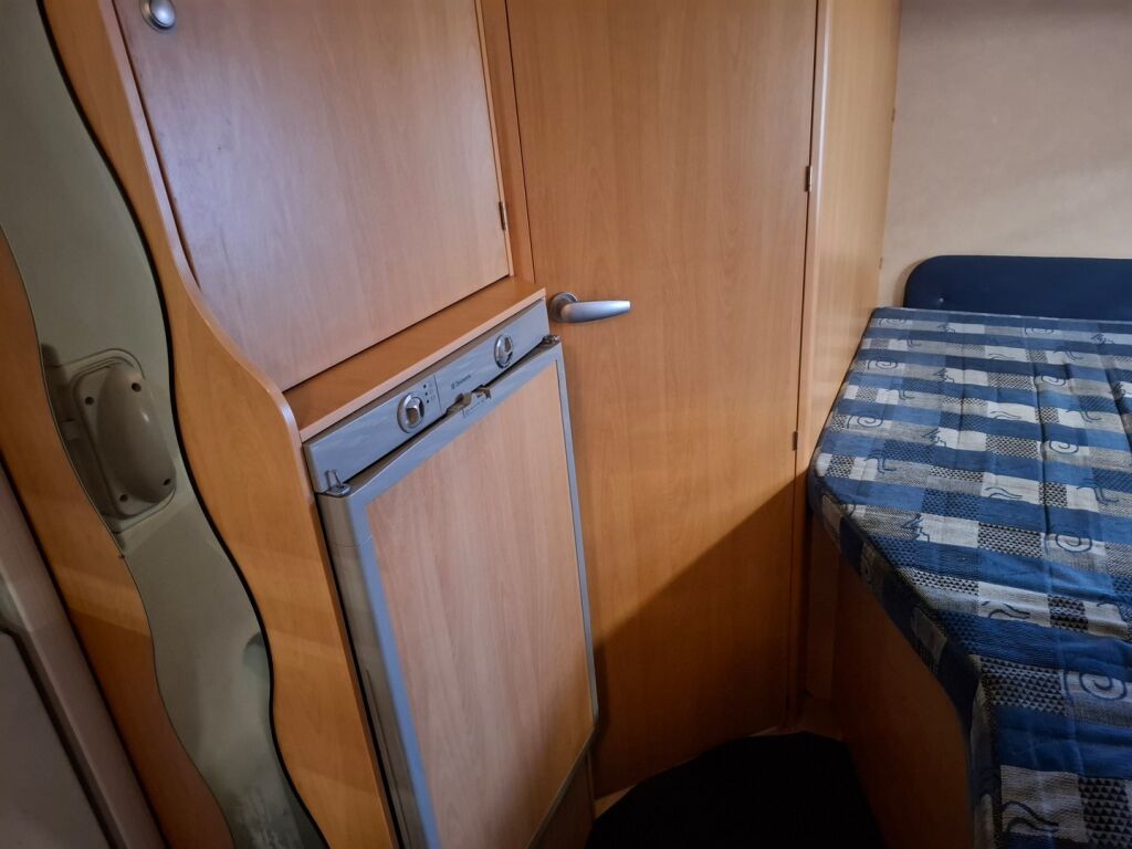 Adria Coral Sport 575 SP 2008 Valkoinen