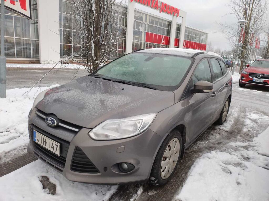 Ford Focus 2012 Ruskea (beige)