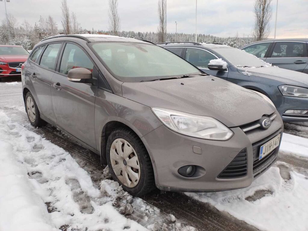 Ford Focus 2012 Ruskea (beige)