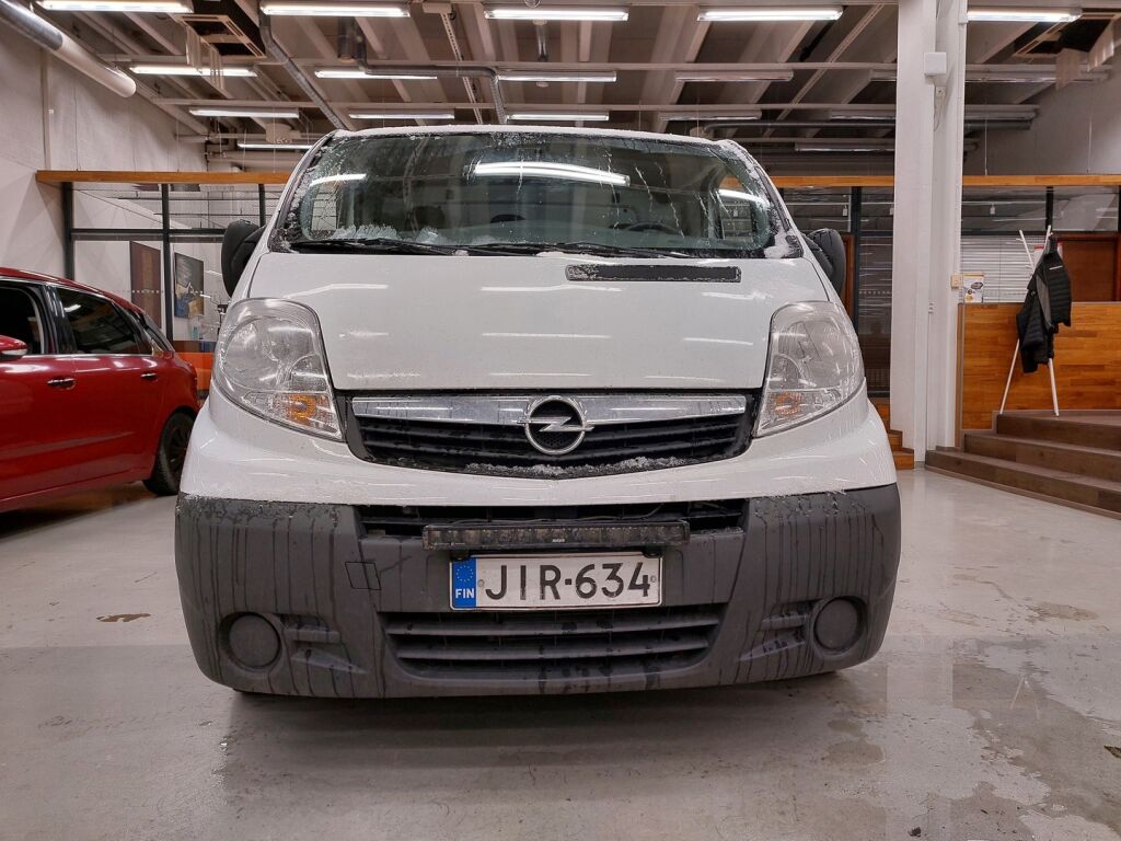 Opel Vivaro 2011 Valkoinen