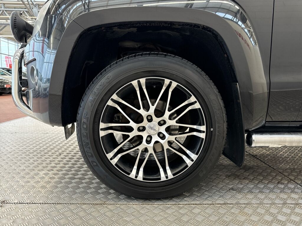 Volkswagen Amarok 2012 Musta