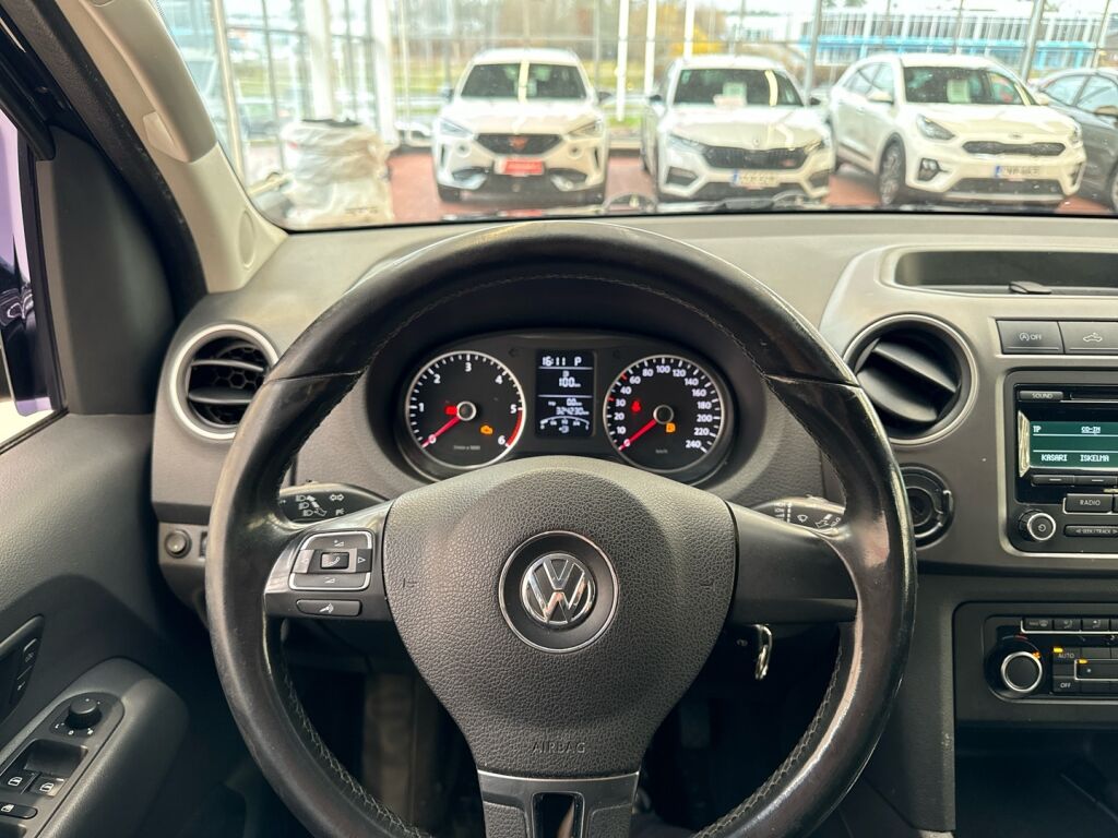 Volkswagen Amarok 2012 Musta