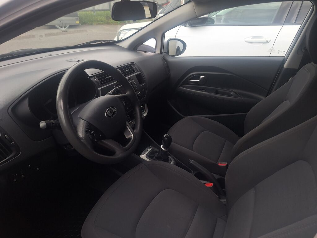 Kia Rio 2013 Hopea