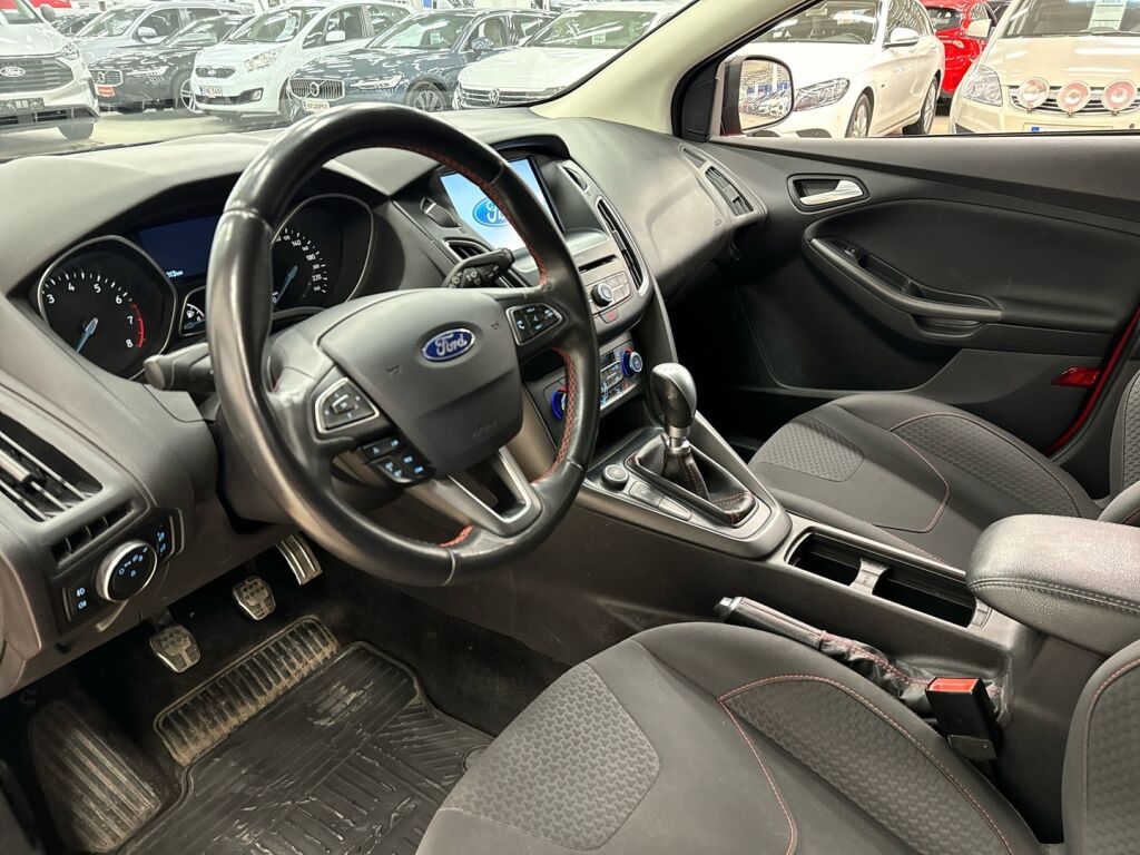 Ford Focus 2016 Punainen