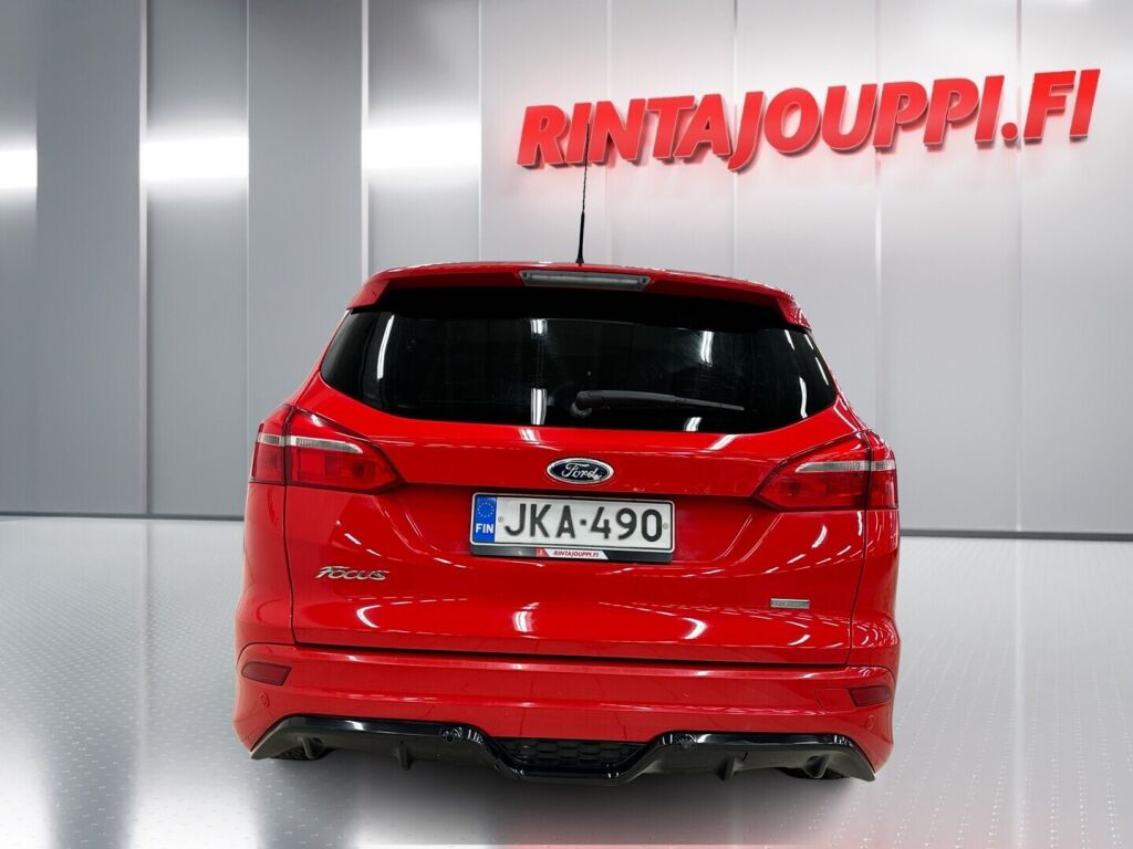 Ford Focus 2016 Punainen